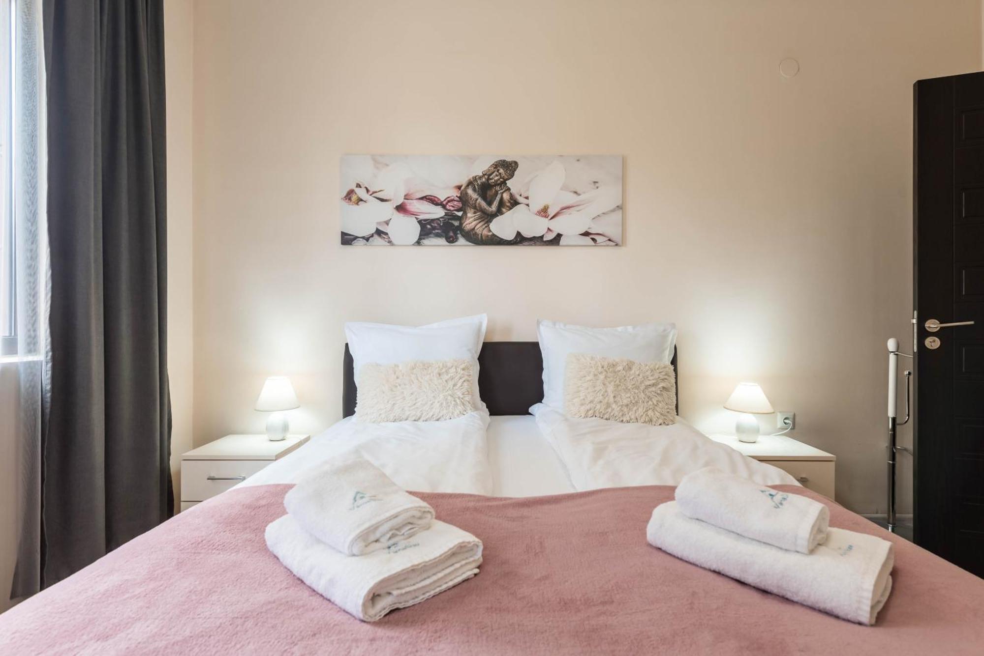 Two Bedroom Cathedral View Apartment Varna Exterior photo